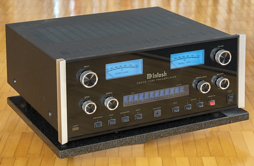 McIntosh C2200 etuvahvistin McIntosh C2200 etuvahvistin