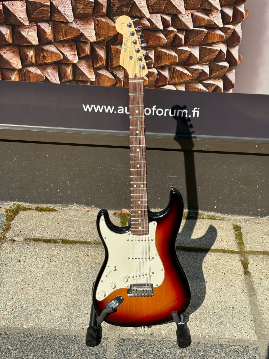 Käytetty Fender Stratocaster AM STD vasenkätinen sähkökitara 