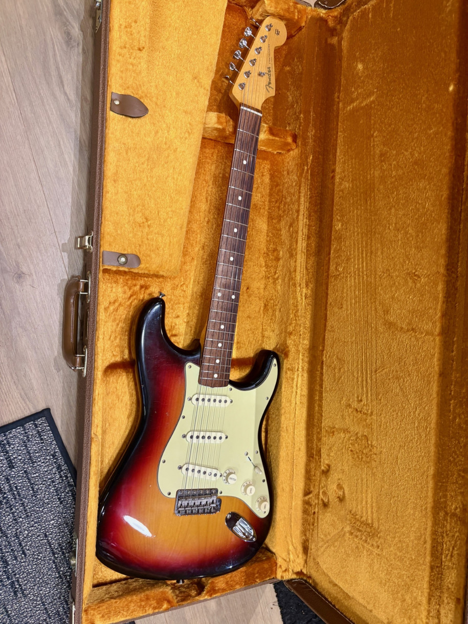 Fender Stratocaster American Vintage ’62 (2011) sähkökitara Fender Stratocaster American Vintage ’62 (2011) sähkökitara