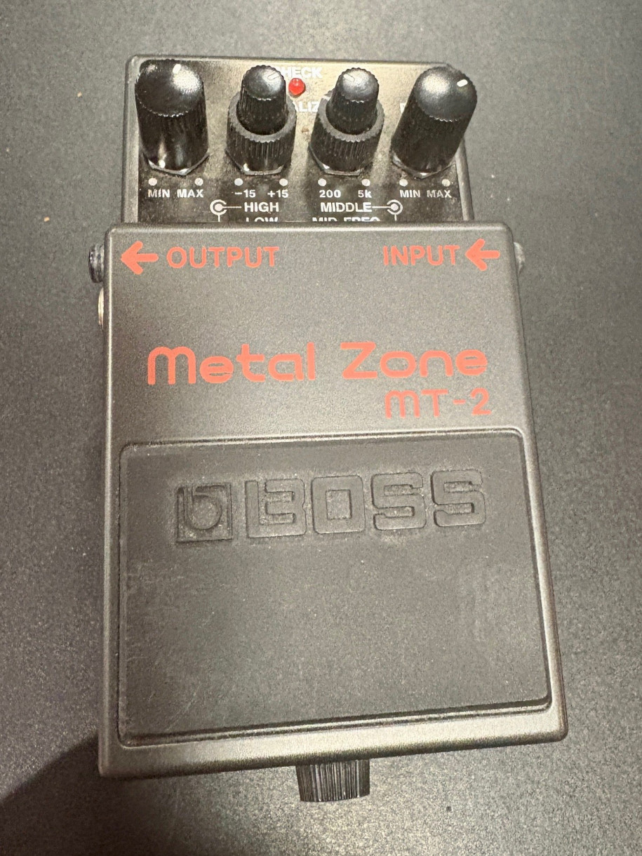 Käytetty Boss MT-2 efektipedali Käytetty Boss MT-2 efektipedali
