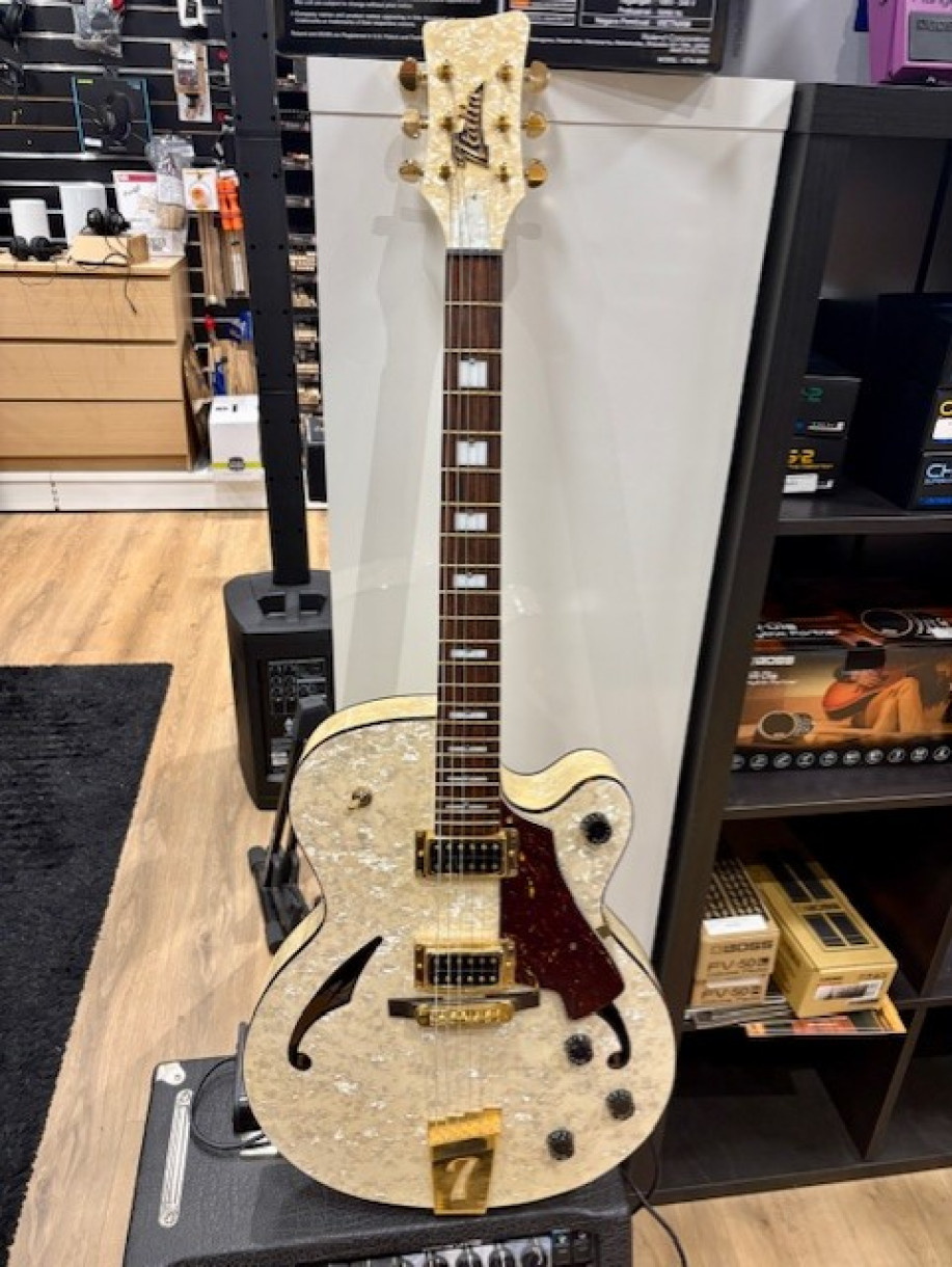 Käytetty Italia sähkökitara