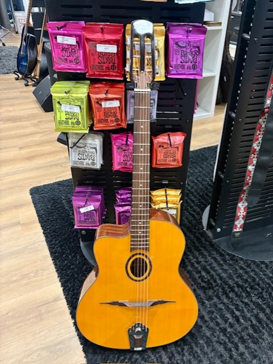 Käytetty RICHWOOD RM-70L-NT akustinen kitara 