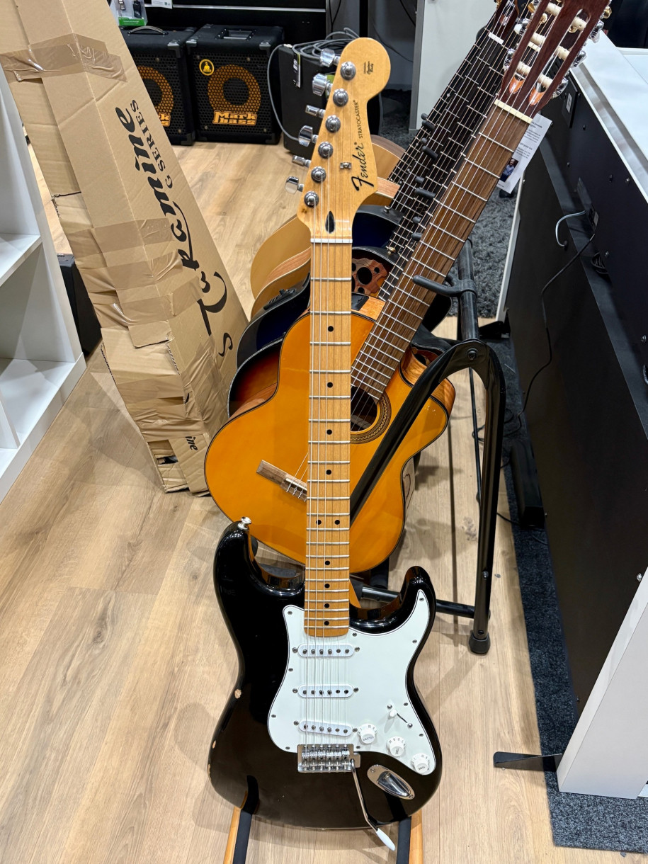 Käytetty Fender Startocaster Standard MEX