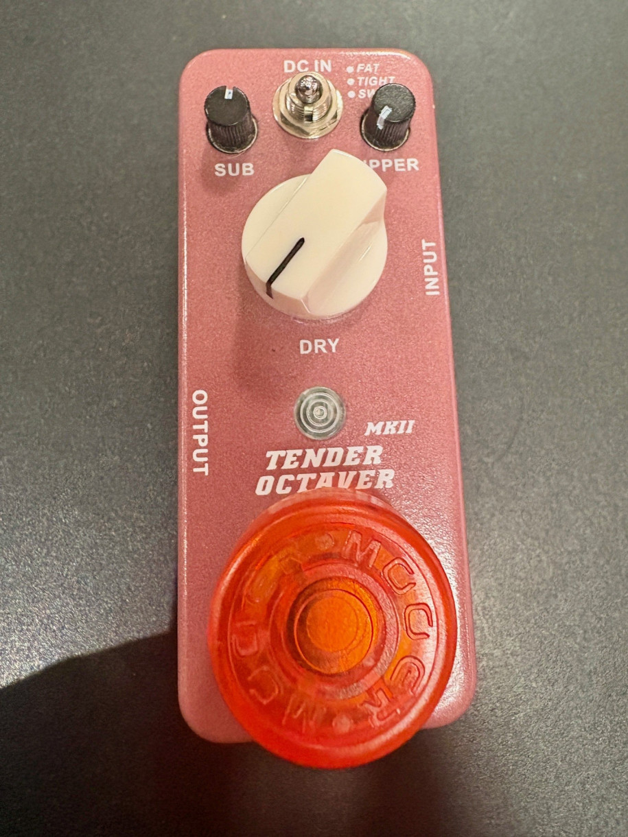 Käytetty Mooer Tender Octaver MkII efektipedaali