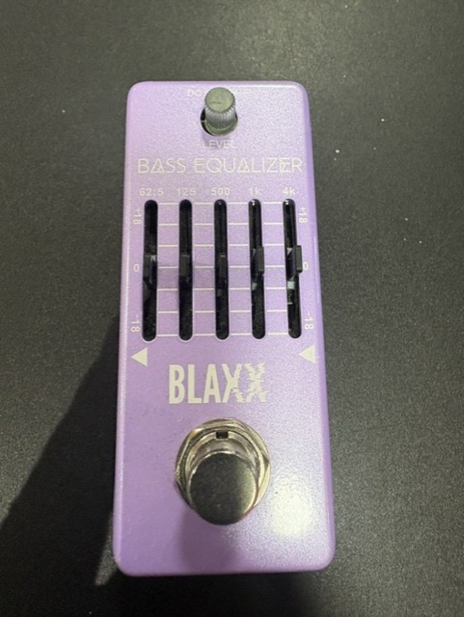 Käytetty Blaxx bass equalizer efektipedali