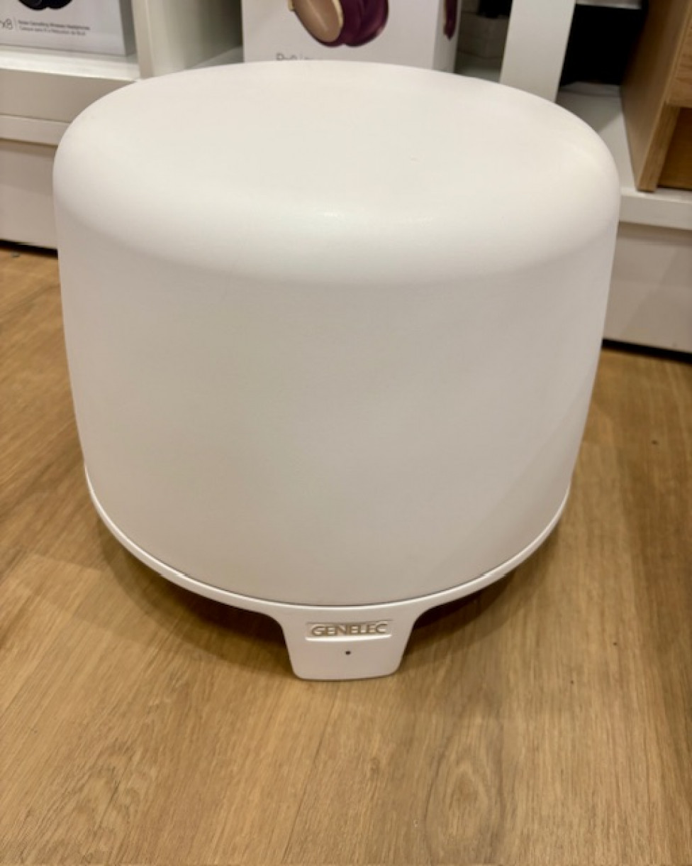 Genelec F Two (B) aktiivisubwoofer valkoinen / Asiakaspalautus Genelec F Two (B) aktiivisubwoofer valkoinen / Asiakaspalautus