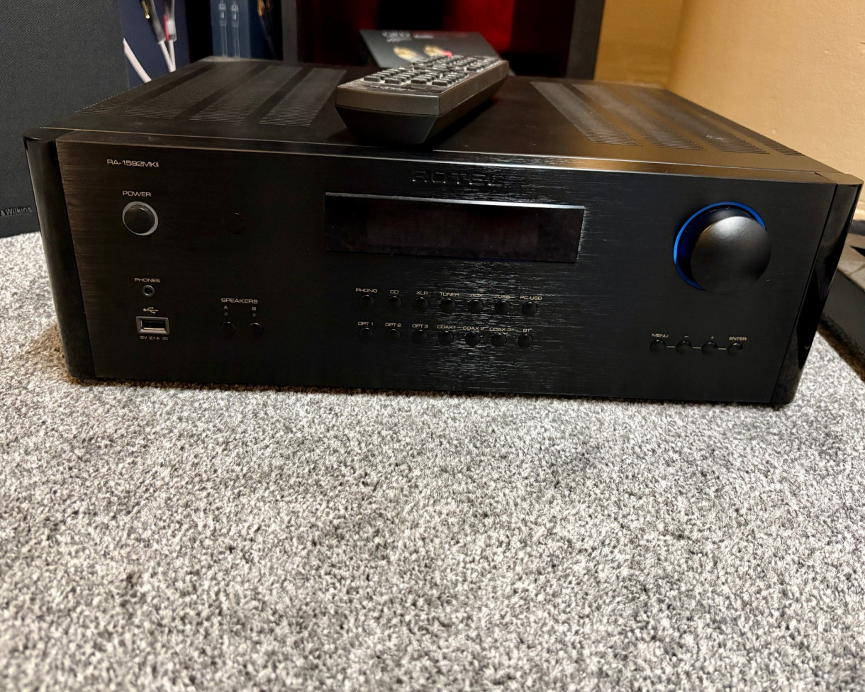 Käytetty Rotel 1592 mkII stereovahvistin Käytetty Rotel 1592 mkII stereovahvistin