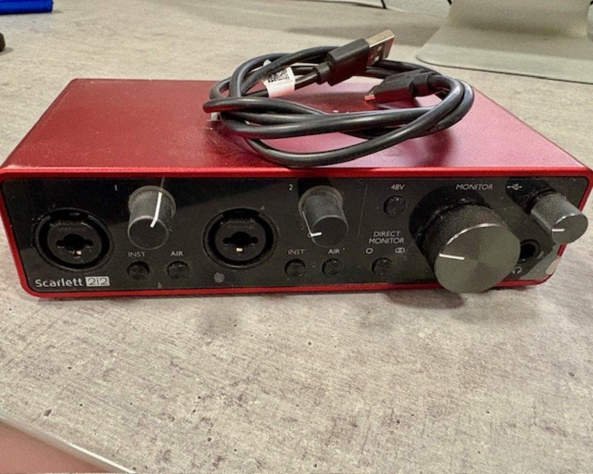 Käytetty Focusrite Scarlett 2i2 3th gen Käytetty Focusrite Scarlett 2i2 3th gen
