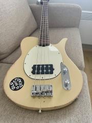 Käytetty Hulifer guitars sähköbasso Käytetty Hulifer guitars sähköbasso